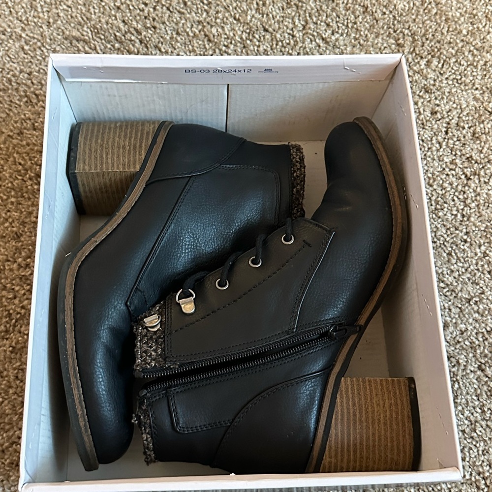 White Mountain Black Ankle Boots